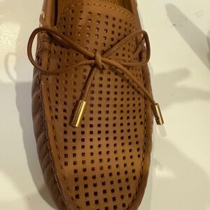 Tory Burch driving mov